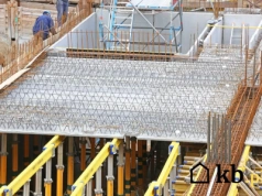 Zapytaliśmy AI, jaki strop wybrać do domu jednorodzinnego. Budowlańcy kręcą głową