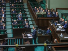 Informacja szefa MON w Sejmie."NATO nie uległo presji Rosji"