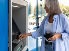 Dość ochrony pensji minimalnej przed komornikiem. "Dłużnicy są nietykalni"