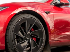 Rząd podstawia nogę liderowi elektrycznej sprzedaży. 10 proc. sprzedanych aut mniej