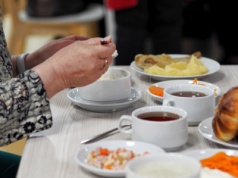 "Trochę perzu na talerzu". Zdjęcie kolacji w sanatorium budzi niesmak