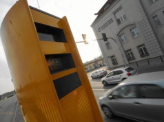 Czy fotoradar wlepia mandat za telefon? Wielu kierowców o tym nie wie