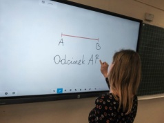 Resort edukacji pozbawił tysiące nauczycieli prawa do nagrody. "Zwykła hipokryzja"