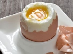 Przygotuj jajko na miękko jak perfekcjonista. Szef kuchni zdradził prosty patent