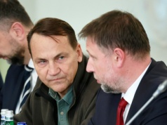 Trump bagatelizuje, Sikorski stanowczo odpowiada