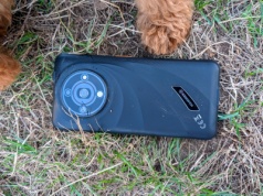 HAMMER IRON 6 5G - ten smartfon nie boi się ubrudzić. Rzucaj nim więc i masakruj