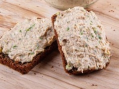 Inspirację podsunęła mi mama. PRL-owski klasyk robię w piątki jako smarowidło do pieczywa