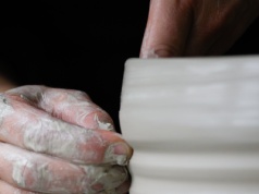 Wystawa polskiego plakatu i instalacja Alicji Patanowskiej w Victoria & Albert Museum na London Design Festival 2025