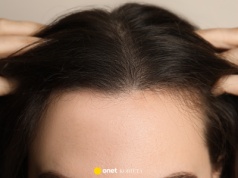 Bez swędzenia i przetłuszczania. Ten szampon z trawą cytrynową zapewnia świeżość na 3 dni