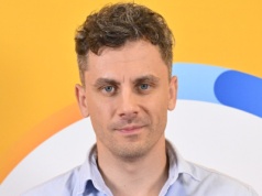 "Chłopak z Hajnówki", który spełnił swój sen o aktorstwie. Adam Bobik o początkach kariery, roli Pawlaka i nowym serialu