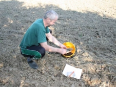 Jak często pobierać próbki glebowe?