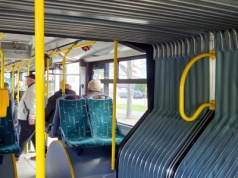 Będą walczyć z dezinformacją. W autobusach i tramwajach