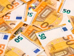 Saldo na rachunku C/A to 1335 mln euro w lipcu, konsensus 743 mln euro