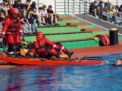 Bezpieczeństwo nad wodą. Pokazy ratownictwa wodnego straży pożarnej na basenach ROSiR [ZDJĘCIA]