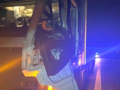 Kierowca wychodził z ciągnika na pasie awaryjnym, zahaczył o niego jadący Sprinter