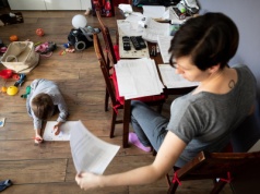 Liczba zwolnień L4 na dziecko rośnie w jednym miesiącu. ZUS przewiduje kary