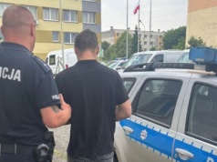 Słodki sen zakończony za kratami. Poszukiwany 52-latek usnął na ławce. Obudziła go policja