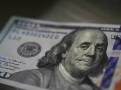 Kurs dolara z największym tygodniowym spadkiem od miesiąca. Fed szykuje obniżki stóp