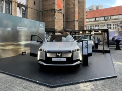 DS Automobiles zabrakło w Monachium. Marka wybrała inną imprezę, by pokazać nowego N°8 i N°4