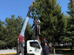 Nie tylko Ukraińcy czczą zbrodniarzy. Rosjanie odsłonili pomnik jednego z nich