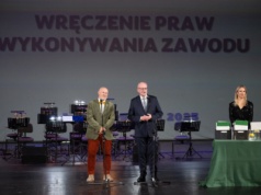 Uroczystość wręczenia Praw Wykonywania Zawodu lekarza w Teatrze Wielkim. „Prawdziwe zawodowe życie zaczyna się dopiero teraz” [ZDJĘCIA]