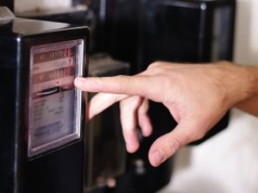 Ceny prądu zamrożone do końca roku. O losach ustawy zdecydują Senat i prezydent