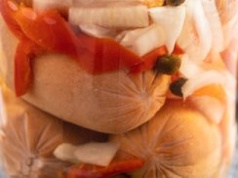 Czeski sposób na parówki może szokować. Najpierw nikt nie chce spróbować, potem brakuje dokładki