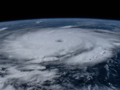 Branża paliwowa odpowiedzialna za huragany? Sąd „oddala”