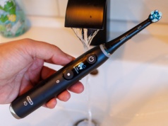 Inteligentna szczoteczka do zębów z ładującym etui podróżnym - recenzja Oral-B iO9