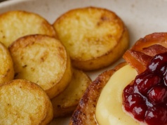 Schab z boczkiem, oscypkiem i żurawiną, czyli góralska wariacja według Mateusza Gesslera