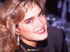 Brooke Shields: naturalne brwi i skandalizujące reklamy uczyniły z niej ikonę lat 80.
