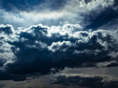 IMGW ostrzega przed sobotnimi burzami