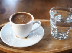 Trzy miasta, w których kawa jest najtańsza. Kosztuje mniej niż bilet tramwajowy