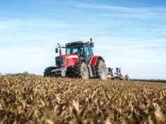 Podatek od zakupu ciągnika? Sprawdź, kiedy rolnik musi zapłacić