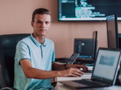 Czy eldorado rzeczywiście się skończyło? Tyle zarabiają programiści