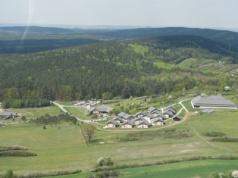 Niby niewysoka, a warta wejścia. Najwyższa góra regionu ma nazwę, którą trudno zapomnieć