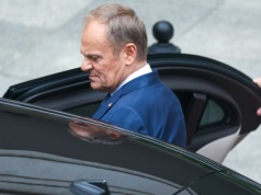 To on miał ukraść auto należące do Tuska. Wpadł podczas próby wylotu z Polski