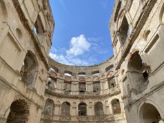 Świętokrzyskie jak z baśni. Zamki i ruiny, które przeniosą cię w średniowiecze