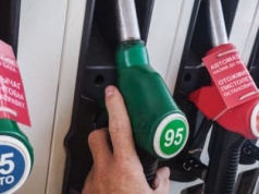 Pożarów atakowanych rosyjskich rafinerii propaganda Kremla nie widzi, bo zamyka oczy [GOWORIT MOSKWA]