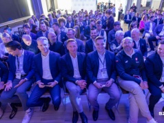 Rozmowy, panele dyskusyjne o polityce - zjazd młodzieżówki PO