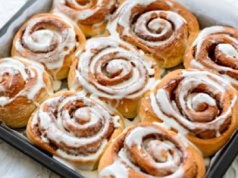 Do jesiennej kawy smakują jak marzenie. Przy tych bułeczkach sklepowe drożdżówki to kpina