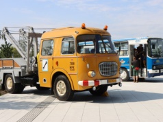 Przed Cogiteonem zaparkowały zabytkowe autobusy [ZDJĘCIA]