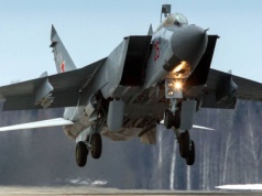 Rosja pręży muskuły. Uzbrojone myśliwce przeleciały nad Morzem Barentsa