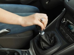 Mandat za hamowanie silnikiem. Nowy system już działa, wpadły setki kierowców