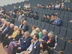 Wspominali studenckie lata i po długiej przerwie stanęli ramię w ramię. XVIII Zjazd Absolwentów UMK