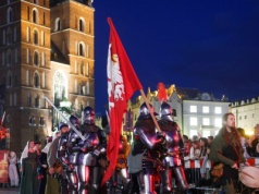 Tysiąc lat polskiej historii ożyło w Krakowie. Niezwykłe widowisko na Rynku Głównym