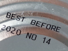 Czy można jeść po dacie "najlepiej spożyć przed"? Kiedy kończy się świeżość? To musi wiedzieć konsument