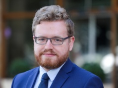 Minister tłumaczy opóźnienie ws. AI Act. "Wiele za uszami" ma Komisja Europejska