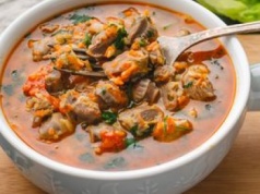 W mięsnym wybierane rzadziej niż wątróbka. Zrobisz z nich bardzo wartościowy i pyszny gulasz