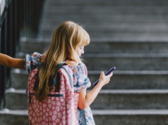 Słynny terapeuta nie ma złudzeń: dzieci nie powinny się nawet zbliżać do smartfonów